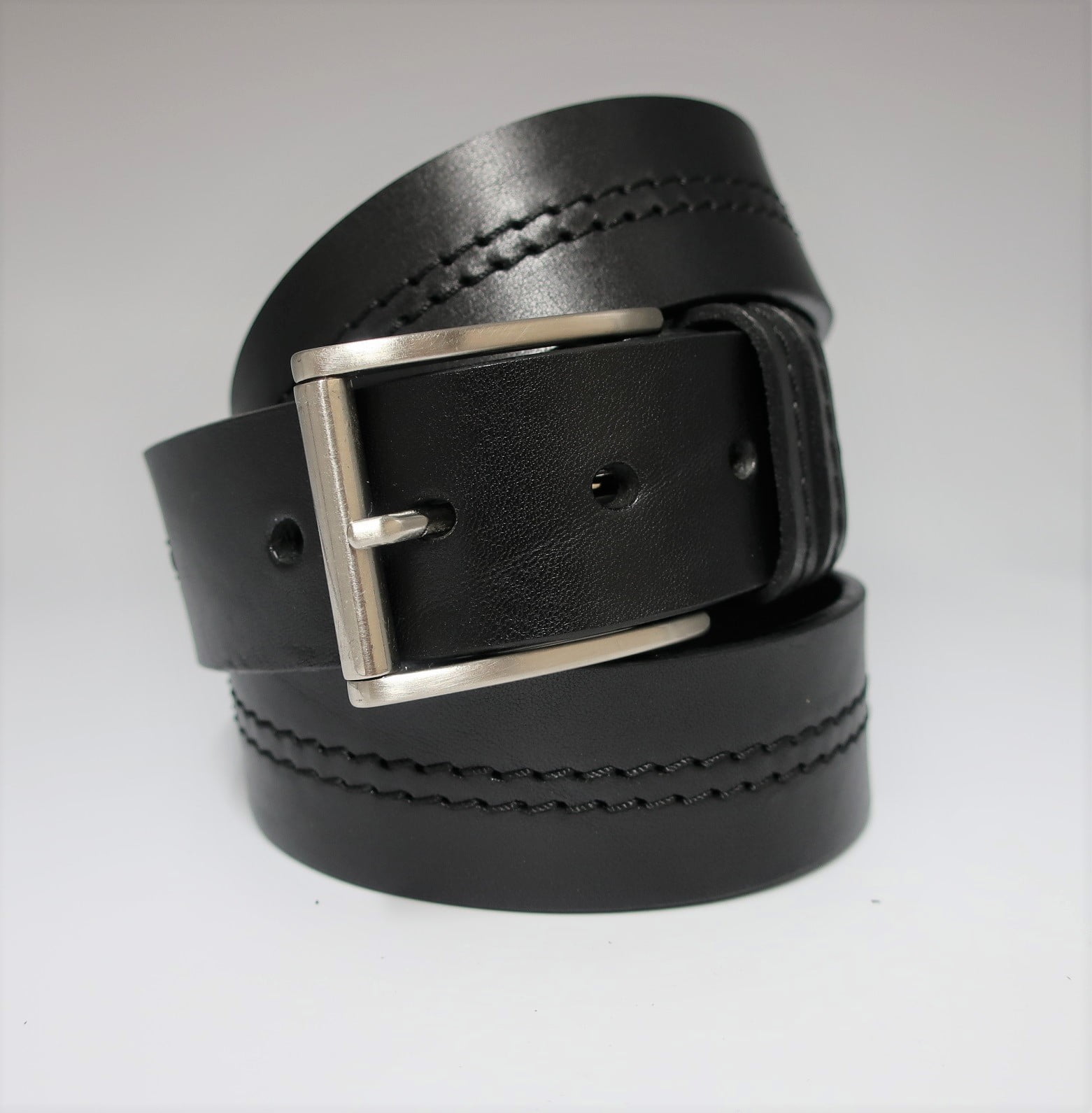 Cinturón sport con pespunte central de piel negro