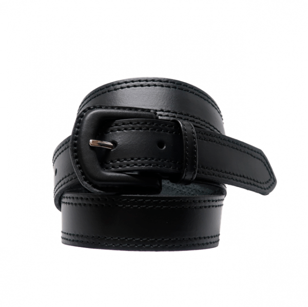 Cinturón de piel lisa con doble pespunte y hebilla forrada negro