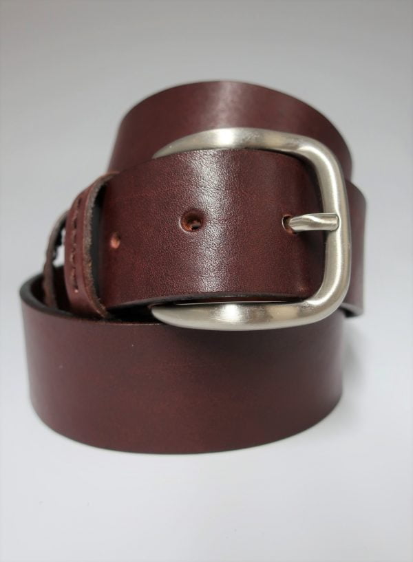 Cinturón sport liso de piel con doble pasador marrón