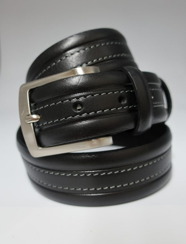 Cinturón sport de piel con pespuntes negro