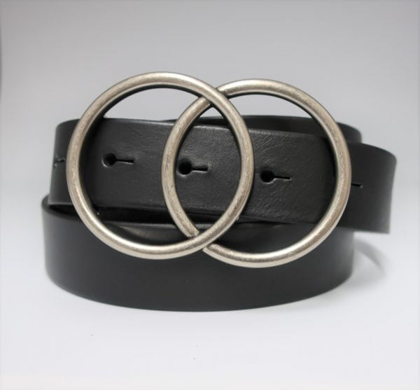 Cinturón de piel lisa con hebilla con forma de doble circunferencia negro