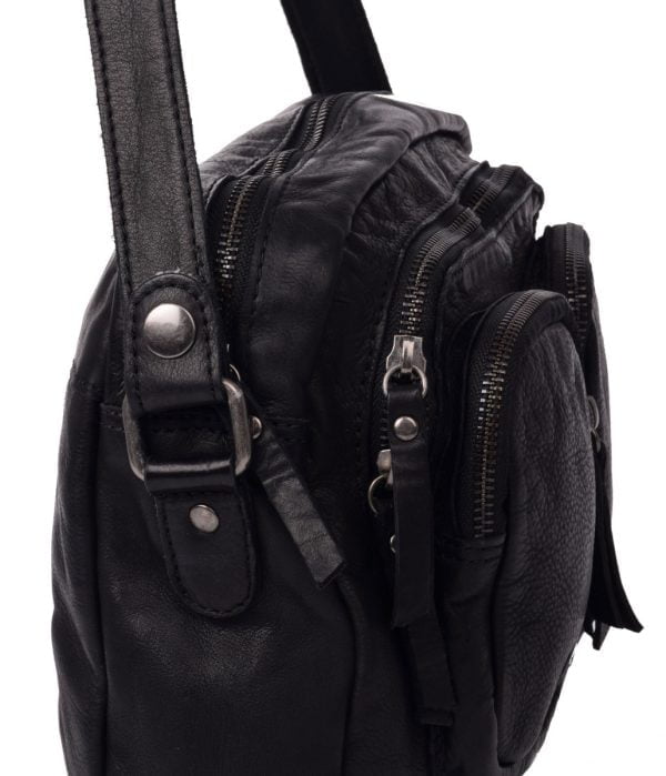 2402 bolso-de-hombro-pequeño-de-piel-lavada-The Bagging Co negro lateral