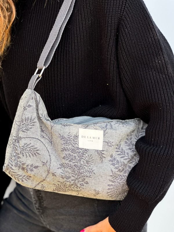 BAG12 bolso bandolera pequeño textil estampado hojas SAVA De La Mur gris