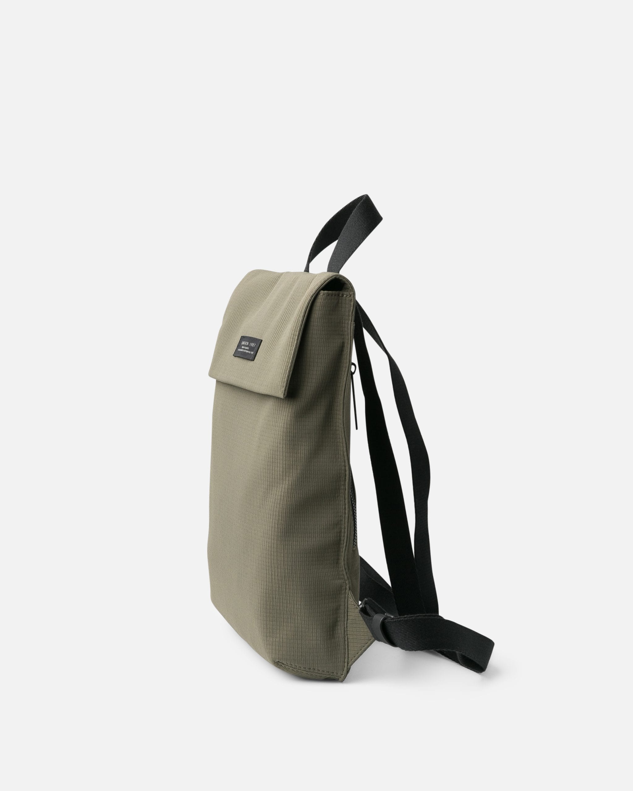 KAU2-mochila-asas-mano-solapa-nylon-kaunis-slang-temprado-verde-kaki-lateral